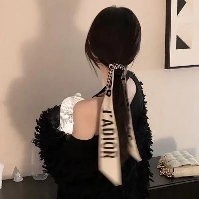 寻找长着獠牙和髭须的她